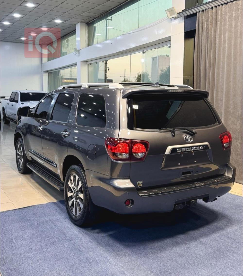 Toyota Sequoia